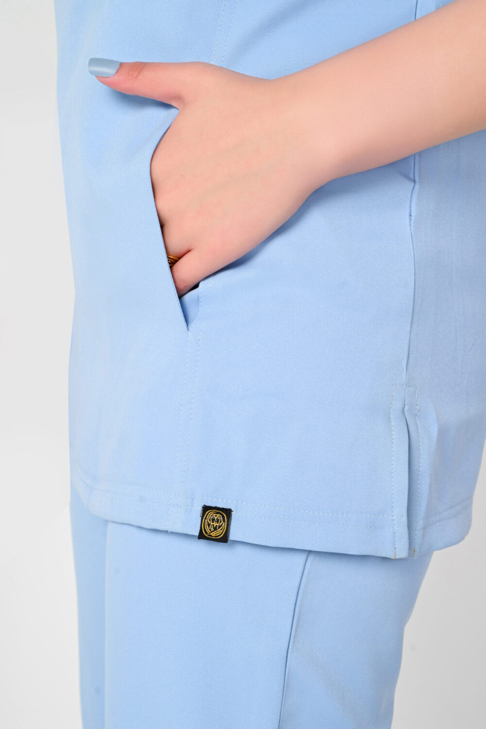 V-Neck Woman Scrub Baby Blue - الصورة 5