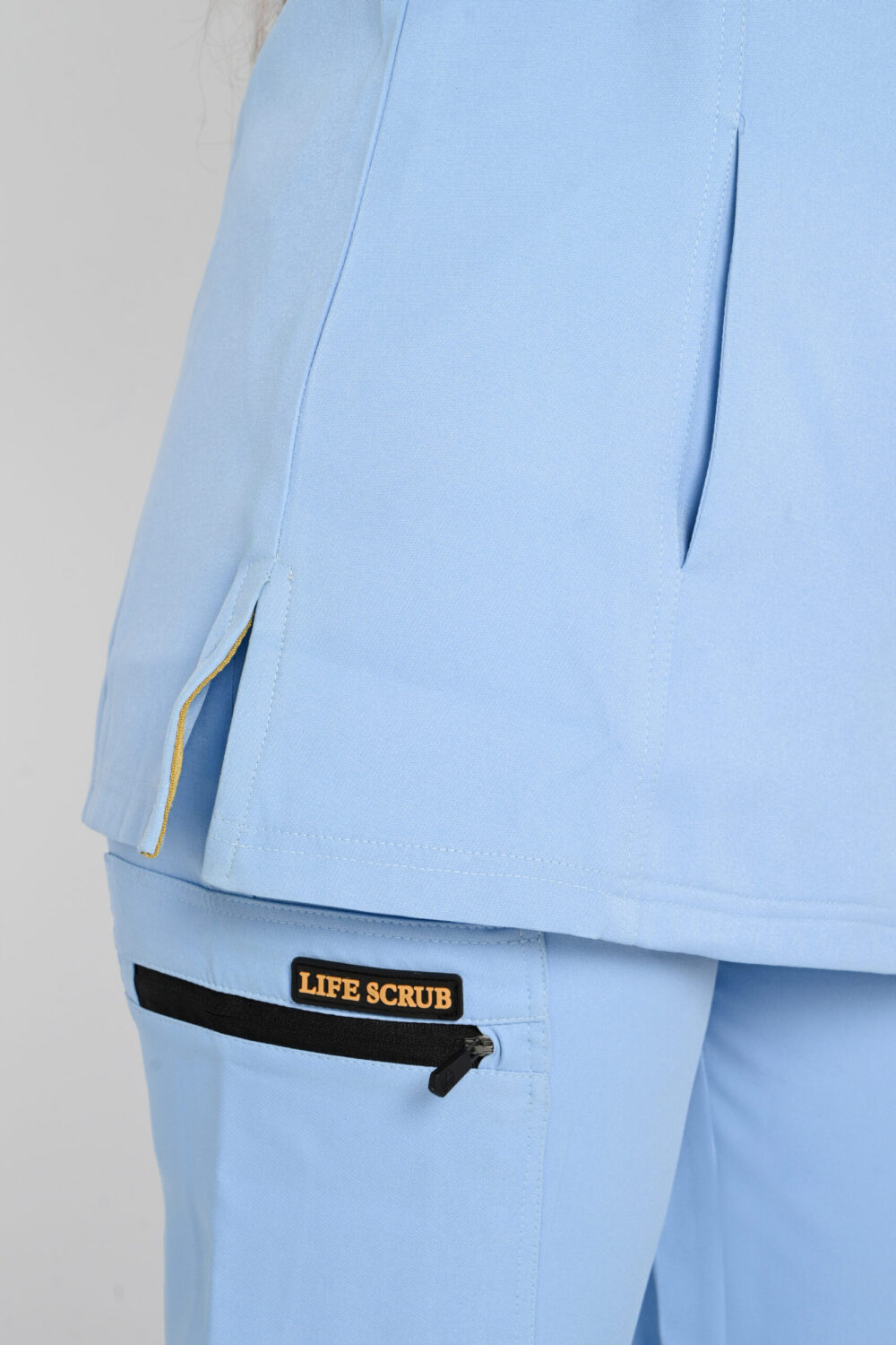 V-Neck Woman Scrub Baby Blue - الصورة 6