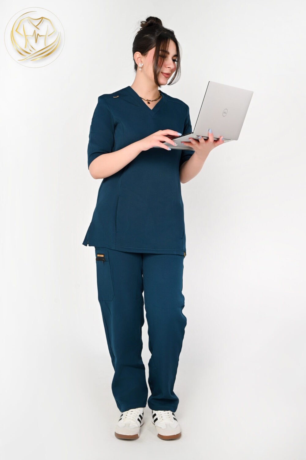 V-Neck woman Scrub Petrol Blue - الصورة 2