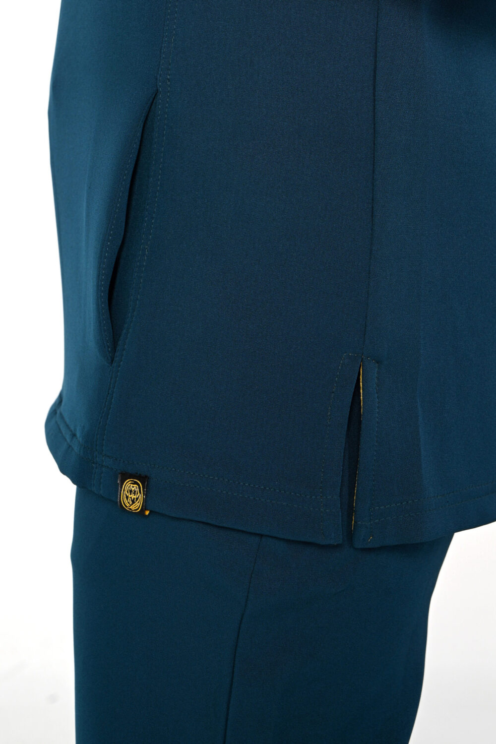 V-Neck woman Scrub Petrol Blue - الصورة 5